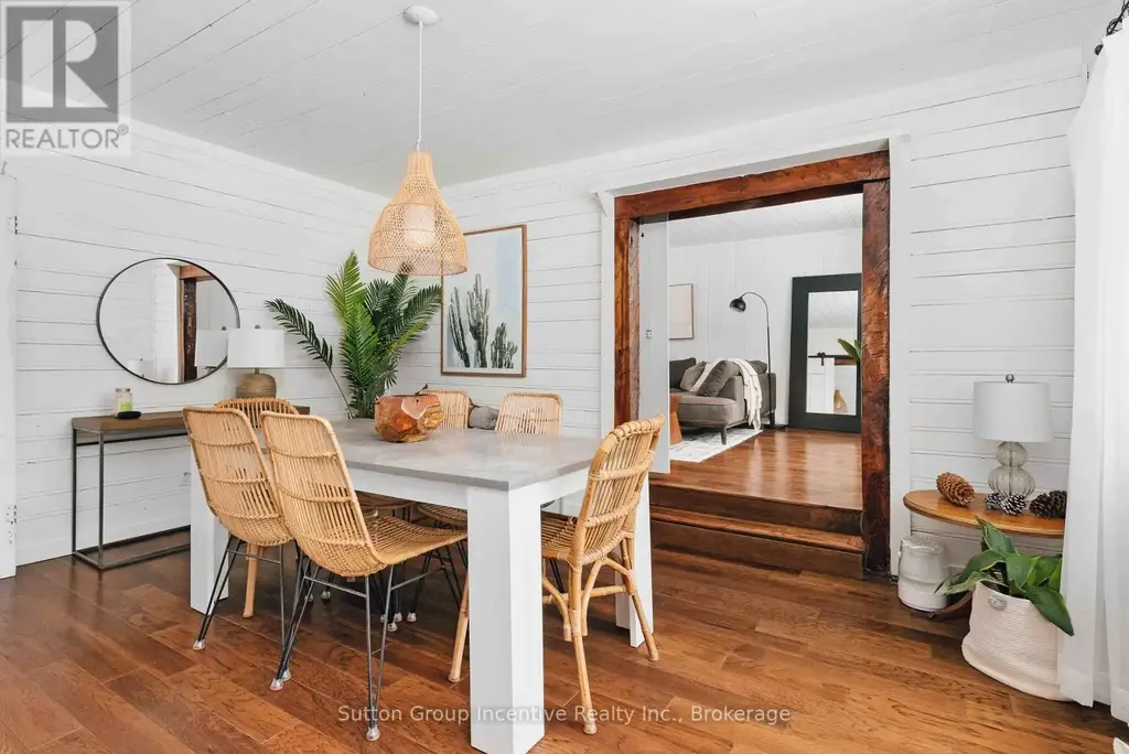 1972 Limberlost Road, Lake of Bays (Sinclair)